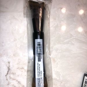 Younique contour brush brand new!